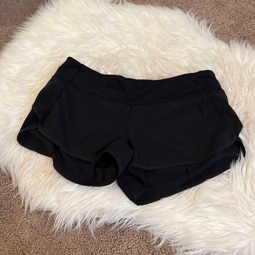 Lululemon speed up low rise shorts size 6 black